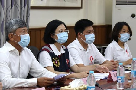 中国赴缅医疗专家组向中资企业等传授防疫知识