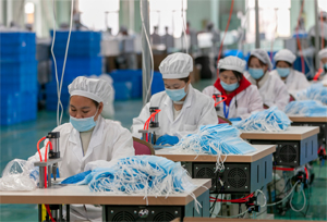 จีนไม่จำกัดการส่งออกเวชภัณฑ์และอุปกรณ์ป้องกัน โดยส่งออกหน้ากากอนามัยกว่า 1,000 ล้านชิ้นต่อวัน