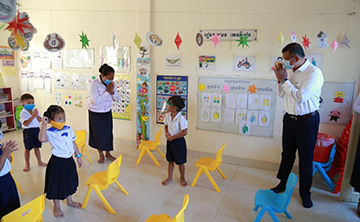 柬埔寨部分国立、私立学校今日开学复课