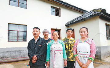 【云岭脱贫攻坚总决战】两张全家福 见证脱贫路