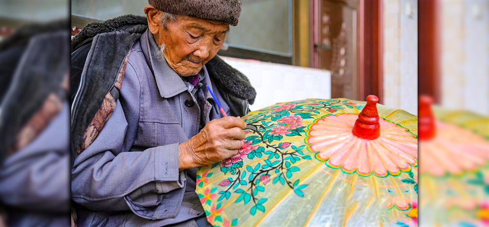云南腾冲：百年油纸伞 焕发新生机