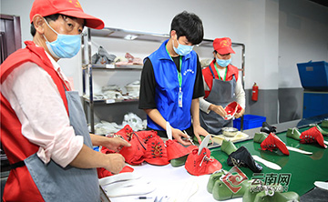 产品远销海外 怒江“扶贫车间”助力脱贫攻坚