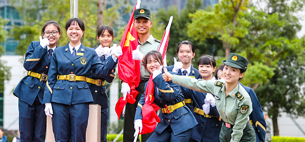 解放军驻澳门部队重启青年学生国旗手培训活动