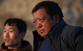 扶贫一线的“黑脸”村支书