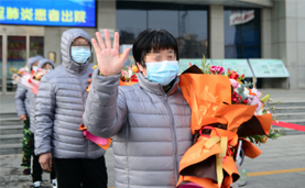 河北首批12名新冠肺炎确诊患者出院