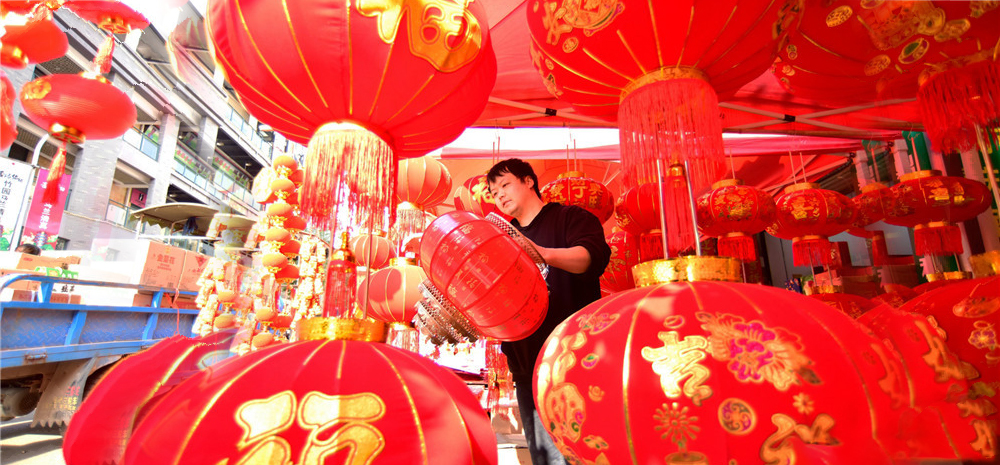云南弥勒：火红灯笼红火年