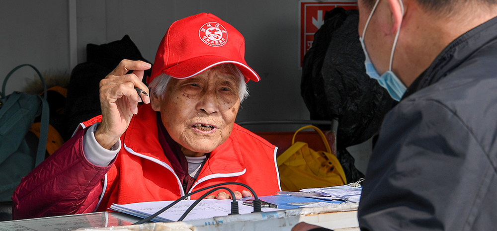 72年党龄，29年志愿服务，她依然在坚守