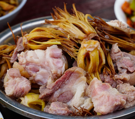 风味云南，清明时节品芳春