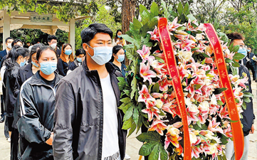 云南省青年学子清明祭英烈
