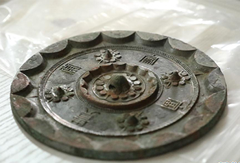 ค้นพบกระจกสำริดราชวงศ์ฮั่นตะวันตกอายุมากกว่า 2000 ปีในส่านซี