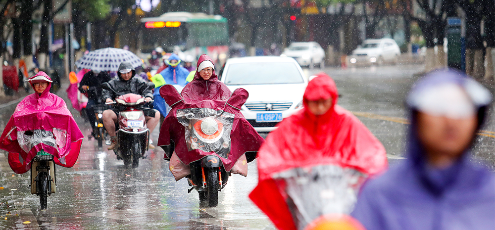 结束高温烧烤模式 昆明迎来清凉降雨