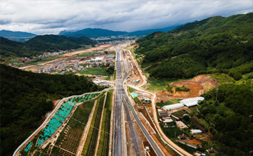 中老昆万铁路建设进展顺利