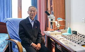 奋斗百年路 启航新征程•“七一勋章”获得者 | 痕检“神探”崔道植：他用“火眼金睛”书写矢志报国的传奇