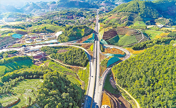 连通两个国家级口岸 镇清高速公路建成通车
