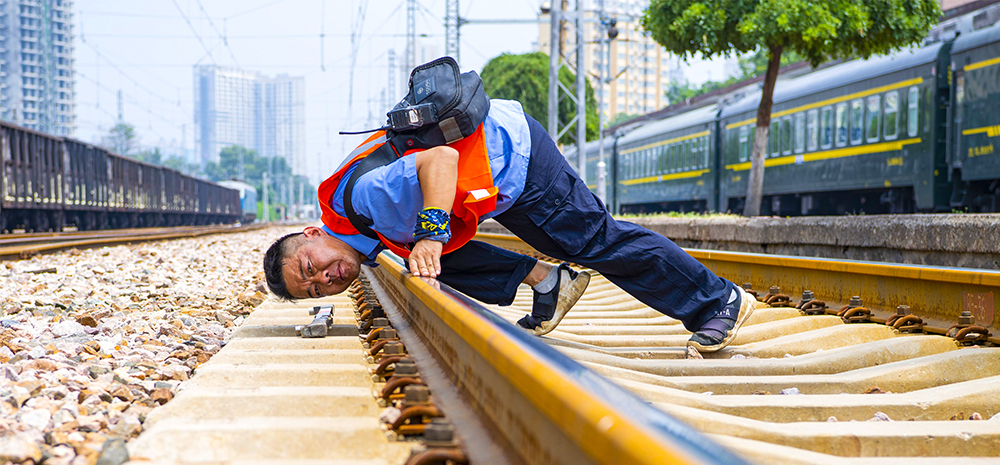 铁路“巡热”人