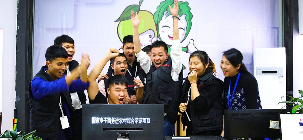 走进乡村看小康——青年韦小东返乡创业记