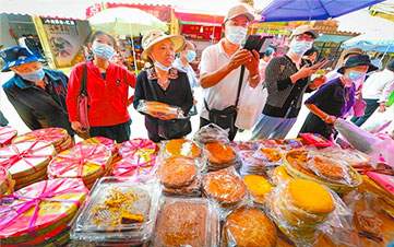 中秋佳节临近，昆明“团圆”味儿浓 老字号月饼供不应求板栗核桃迎销售高峰