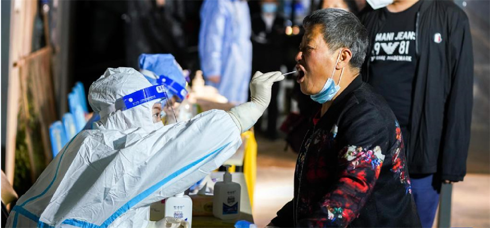 哈尔滨开展多轮全员核酸检测控制疫情蔓延