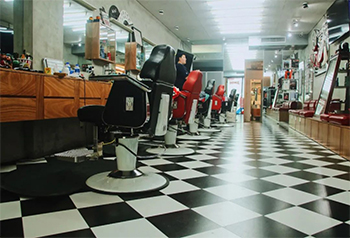 Cửa hàng cắt tóc phong cách retro mọc lên ở Côn Minh