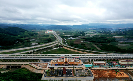 聚焦中老铁路 | 跨越山河的纽带：从“硬联通”到“心联通”