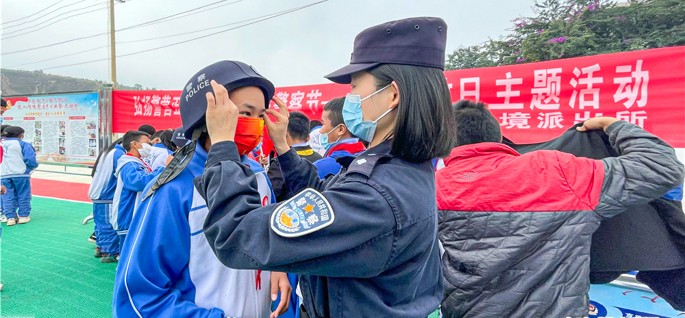 孩子们“零距离”感受别样“警”彩