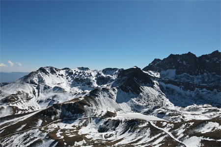 昆明东川雪岭展新颜