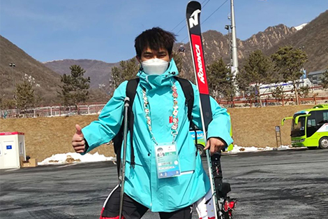 หนุ่มน้อยชนชาติว้ายูนนานเป็นตัวแทนชาติจีนในการแข่งขันสกีอัลไพน์ในพาราลิมปิกฤดูหนาว