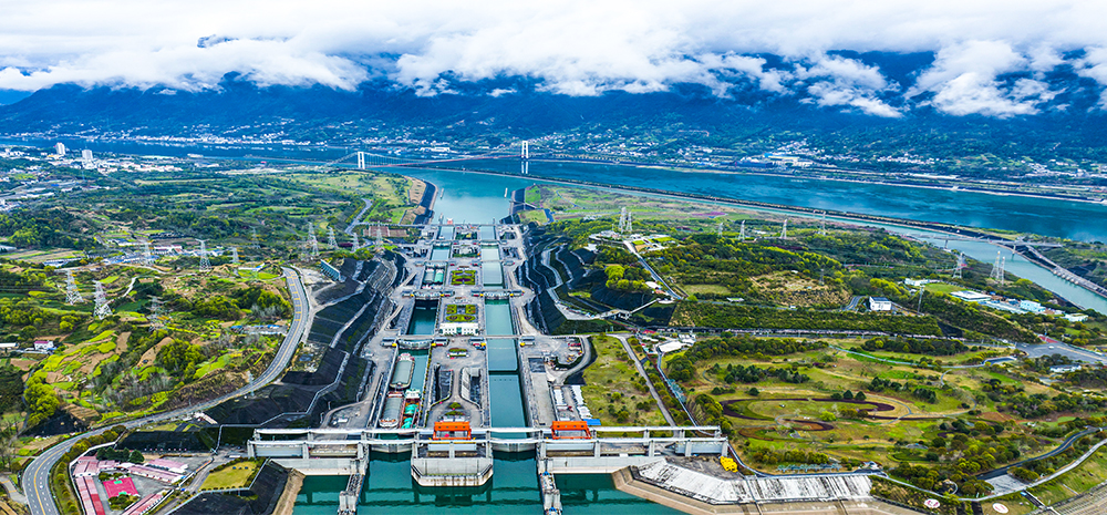 三峡南线船闸恢复通航