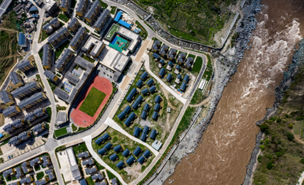 奋进新征程 建功新时代 | 过去的贫困“锅底”，正筑起教育“高地”