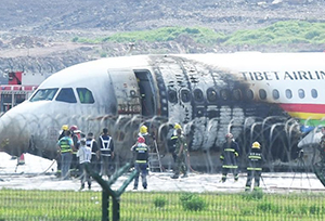 เกิดเหตุไฟลุกไหม้เครื่องบินในสนามบินฉงชิ่งของจีน ผู้โดยสารบาดเจ็บ 40 กว่าราย