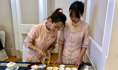 以茶为媒共叙滇斯友谊