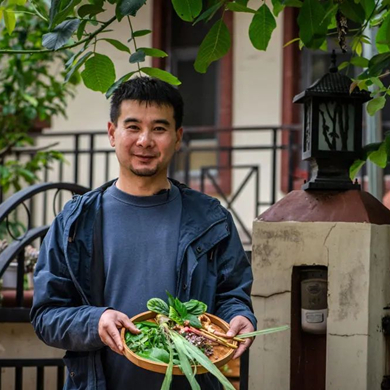 Hi, Kunming: Botanist builds edible-plant garden