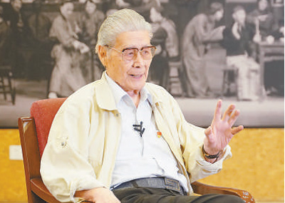 记蓝天野：一生痴爱舞台，倾情服务观众