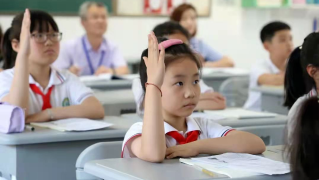 中国义务教育阶段现有20.7万所学校1.58亿名学生1057万名教师