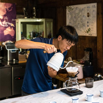 Young entrepreneur strives to promote Pu'er coffee industry