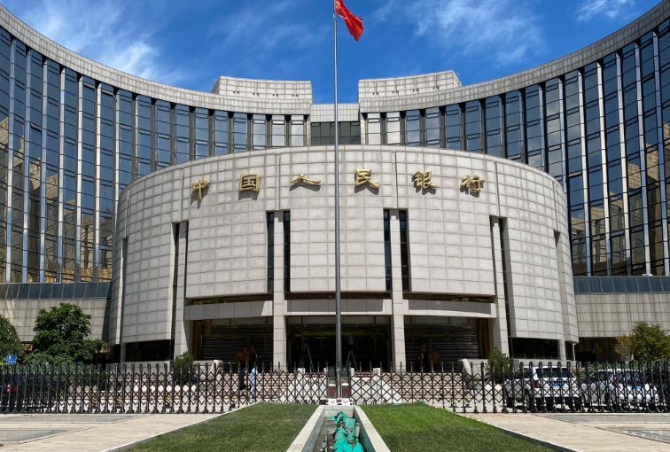 上半年中国人民币贷款增加13.68万亿元
