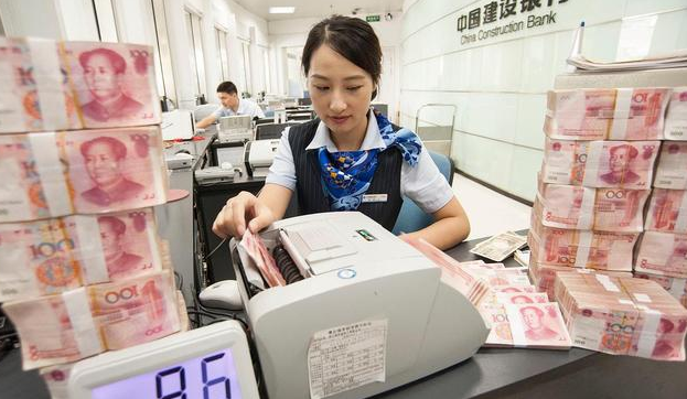 上半年住户存款增加超10万亿元，中国人更爱存钱了？
