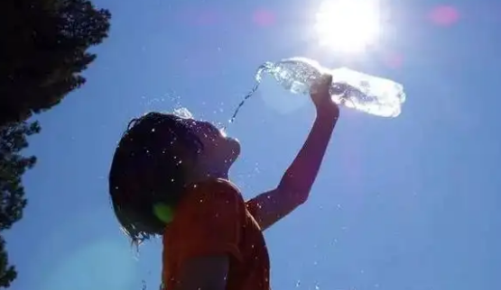 中央气象台连续发布高温预警 今夏为何这么热？