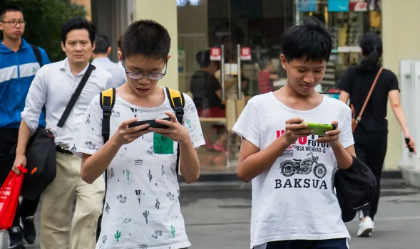 当青少年“占领”网络：怎么管，管什么