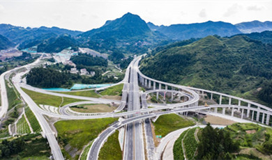 တရုတ်နိုင်ငံက လူဦးရေ၏ ၉၅ ရာခိုင်နှုန်းခန့်ကို အမြန်အဝေးပြေးလမ်းများ ချိတ်ဆက်ပေးနိုင်ခဲ့
