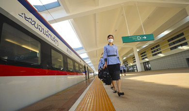 တရုတ်-လာအို ရထားလမ်းက တရုတ်-လာအို စီးပွားရေးစင်္ကြံ တည်ဆောက်ရေးလုပ်ငန်းအတွင်း တွန်းအားသစ် ဖြည့်တင်းပေးလျက်ရှိ