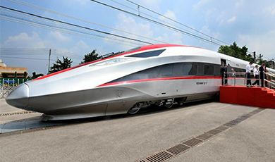 Đoàn tàu động lực phân tán của đường sắt cao tốc Gia-các-ta – Băng-đung bắt đầu được vận chuyển từ Thanh Đảo Trung Quốc