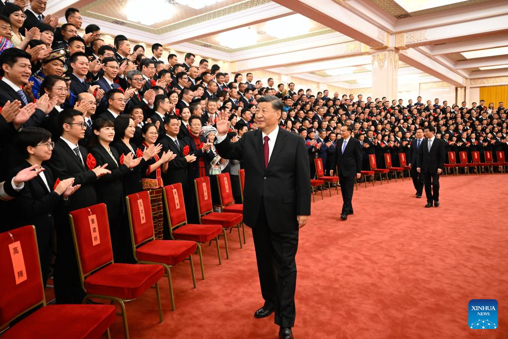 Xi meets model civil servants