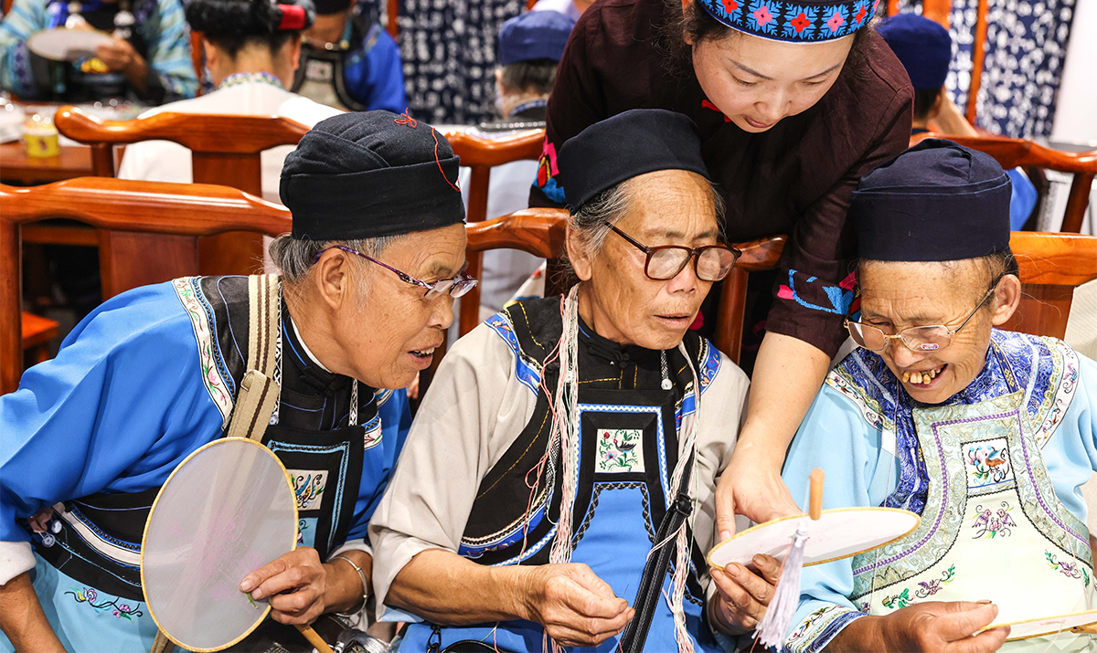 “Người thợ khéo léo” trong làng dân tộc thiểu số tại Quý Châu