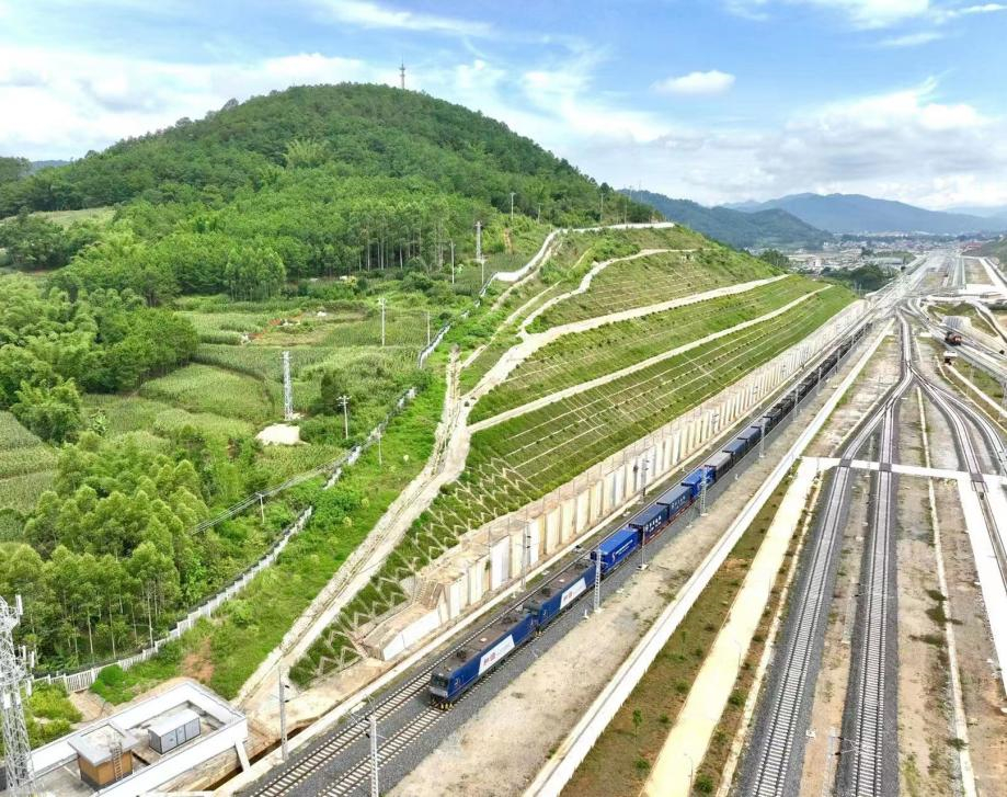 China-Laos railway freight exceeds 10 billion yuan