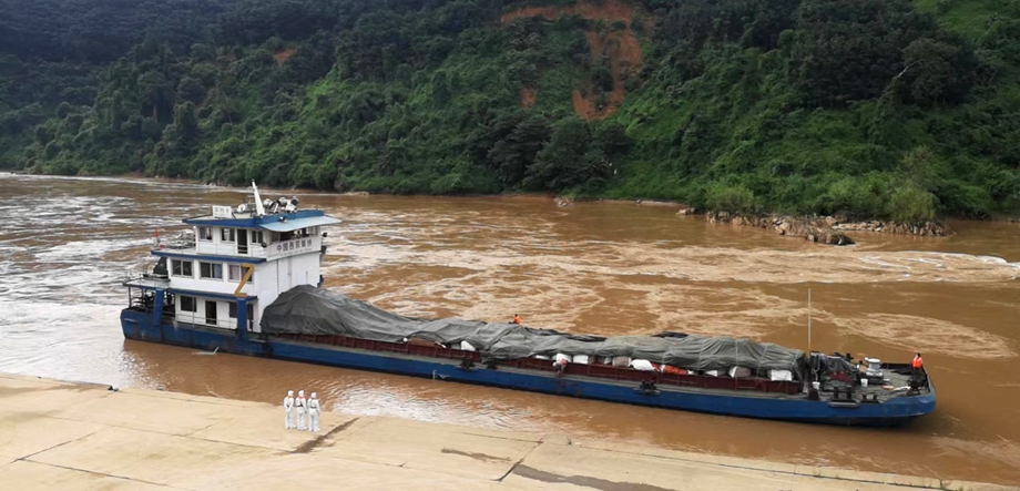 Int’l shipping resumes on Mekong waterway