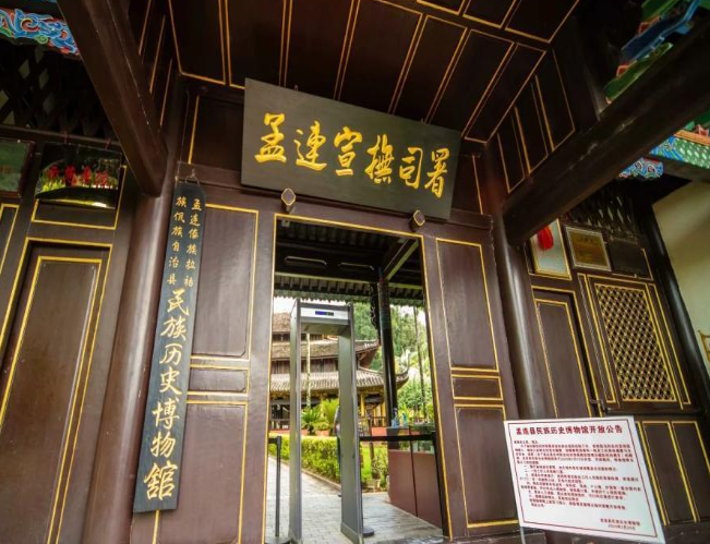 早安云南｜“金色王宫”熠熠生辉，古乐悠悠歌舞翩跹