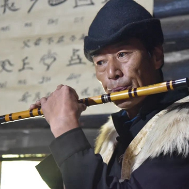 He Liwei passes on Naxi music in Lijiang