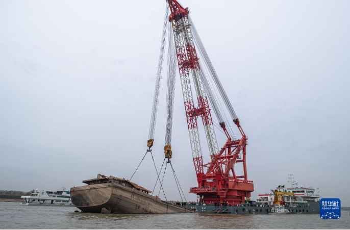 长江干线碍航历史沉船应急抢险打捞工作首次实施
