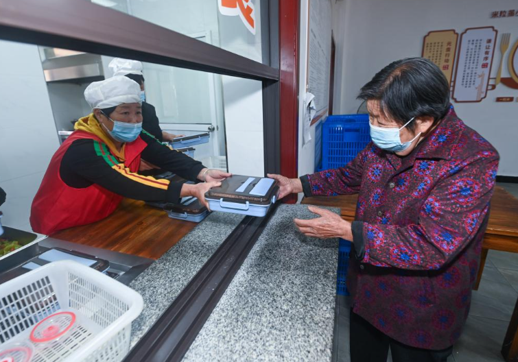 全力守护2.67亿多老年人健康养老——2021年度国家老龄事业发展公报透视
